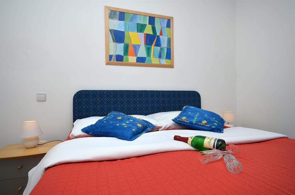 Apartments Danica Vodice Bagian luar foto