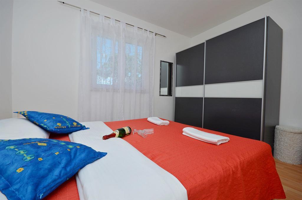 Apartments Danica Vodice Bagian luar foto