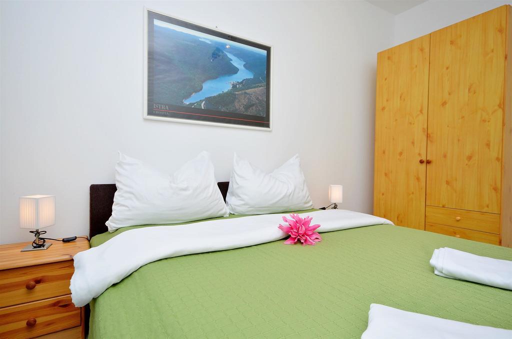 Apartments Danica Vodice Bagian luar foto